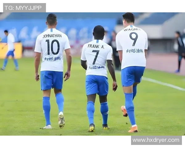 马卡萨主场迎战巴厘联球队争夺胜利的激烈对决即将上演 马卡萨主场迎战巴厘联球队争夺胜利的激烈对决即将上演